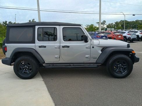 Used 2018 Jeep Wrangler Unlimited Sport image 4