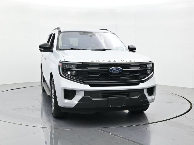 Used 2025 Ford Expedition Active AWD/4WD image 4