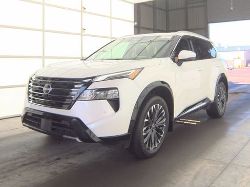 Used 2025 Nissan Rogue Platinum w/ Tech Package AWD/4WD image 4