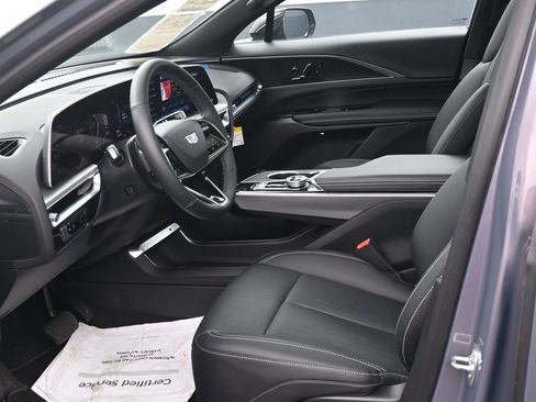 Used 2025 Cadillac Lyriq Luxury AWD/4WD image 10