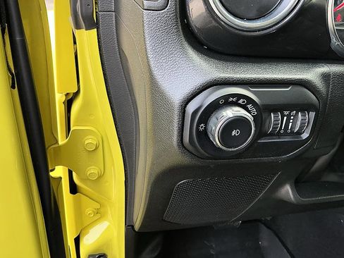 Used 2022 Jeep Wrangler Unlimited Rubicon AWD/4WD image 16