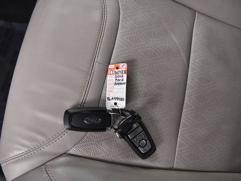 Used 2023 Ford Explorer Platinum w/ Technology Package image 26