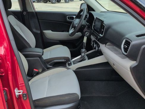 Used 2020 Hyundai Venue SEL FWD image 24