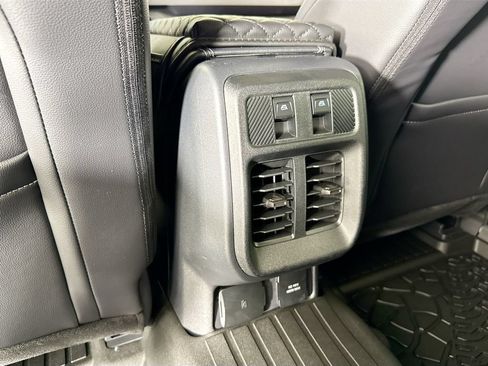Used 2025 Ford Bronco Outer Banks AWD/4WD image 16
