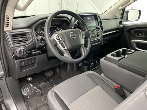 Used 2024 Nissan Titan SV image 15