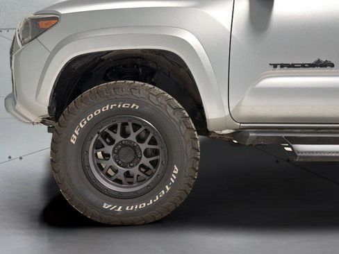 Used 2023 Toyota Tacoma TRD Sport w/ Black Out Package (TMS) AWD/4WD image 9