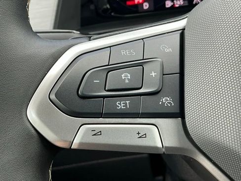 Certified 2025 Volkswagen Atlas Cross Sport SE image 29