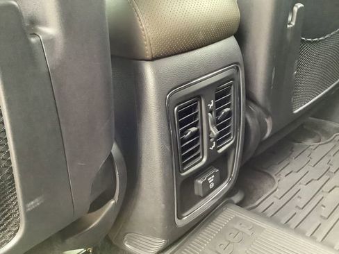 Used 2011 Jeep Grand Cherokee 70th Anniversary RWD image 27