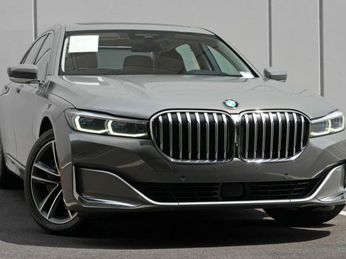 Used 2020 BMW 750i xDrive w/ Autobahn Package AWD/4WD image 2
