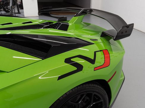 Used 2021 Lamborghini Aventador SVJ AWD/4WD image 7