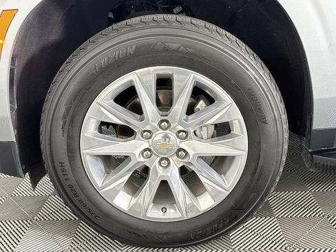 Used 2025 Chevrolet Tahoe Premier AWD/4WD image 35