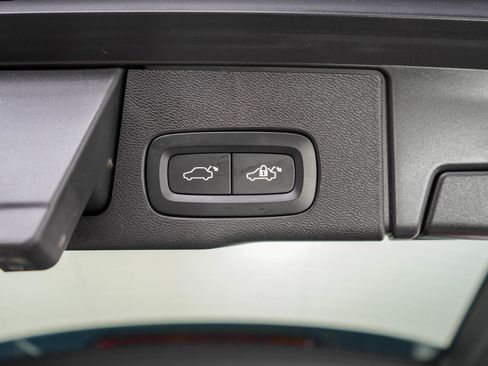 Used 2024 Volvo XC60 B5 Plus image 16