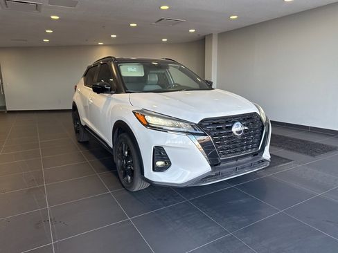 Used 2024 Nissan Kicks SR w/ SR Premium Package image 3