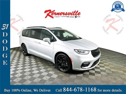 Used 2022 Chrysler Pacifica Touring-L w/ S Appearance Package