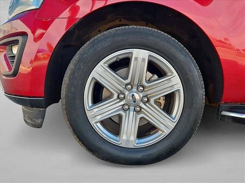 Used 2018 Ford Expedition XLT w/ Equipment Group 202A AWD/4WD image 25