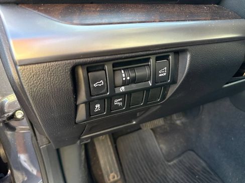 Used 2017 Subaru Outback 2.5i Limited AWD/4WD image 19