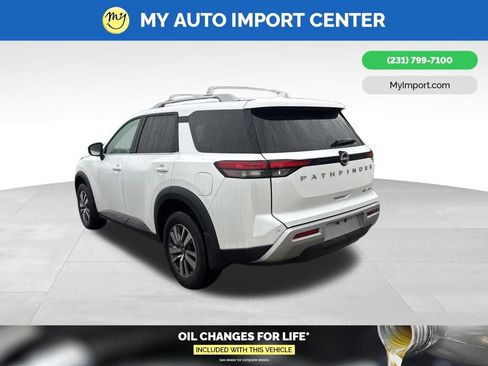 Used 2025 Nissan Pathfinder SL AWD/4WD image 4
