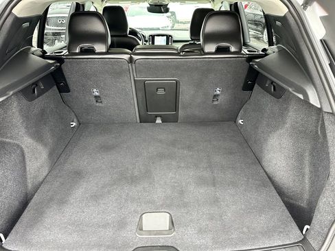 Used 2025 Volvo XC40 B5 Core image 10