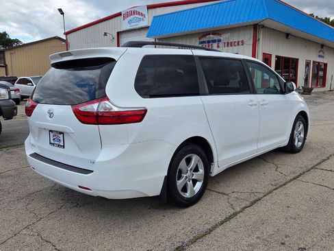 Used 2017 Toyota Sienna LE FWD image 5
