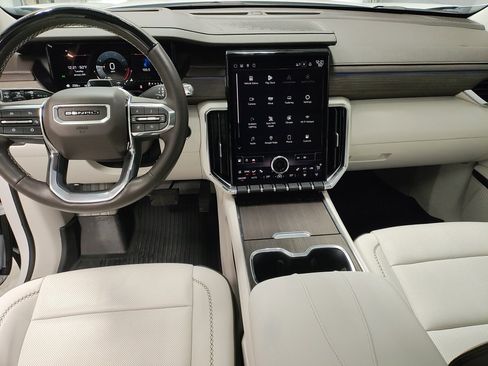 Used 2025 GMC Acadia Denali w/ Super Cruise Package image 34