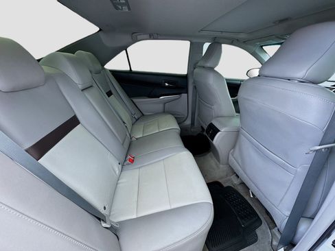 Used 2013 Toyota Camry XLE w/ Leather Pkg image 19