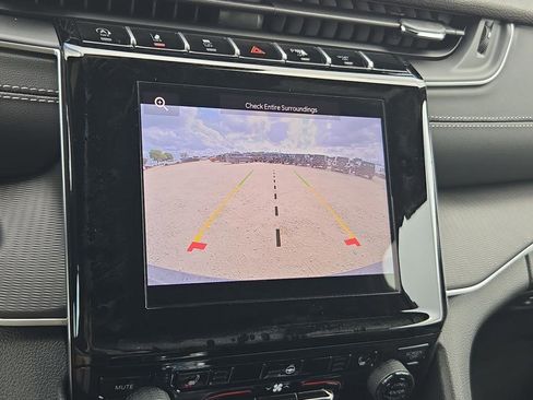 New 2025 Jeep Grand Cherokee Laredo X w/ Luxury Tech Group I image 34