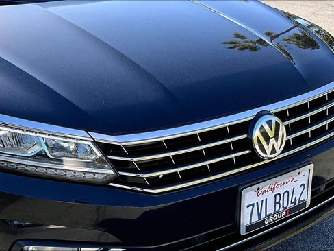 Used 2017 Volkswagen Passat 1.8T SEL Premium image 28