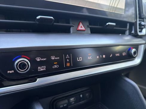 Used 2025 Kia Sportage EX w/ Premium Package FWD image 19