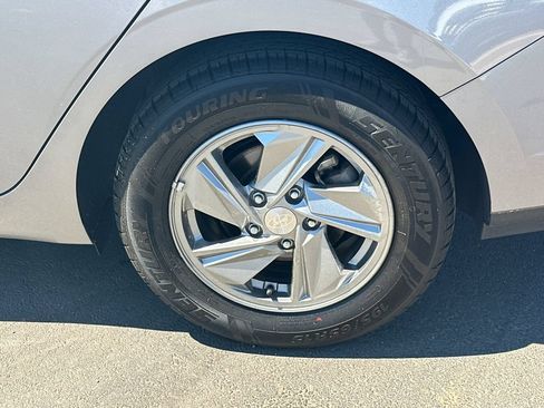 Used 2025 Hyundai Elantra SE FWD image 19