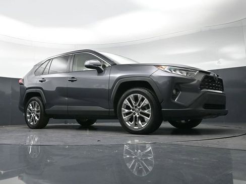 Used 2020 Toyota RAV4 XLE Premium image 33