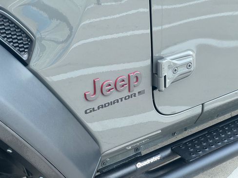 Used 2023 Jeep Gladiator Rubicon w/ Cold Weather Group AWD/4WD image 10
