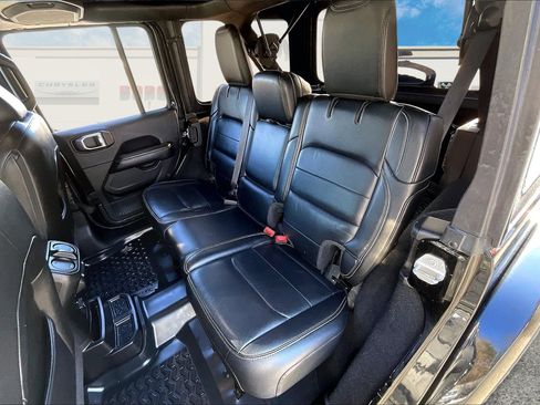 Used 2019 Jeep Wrangler Unlimited Sahara w/ Advanced Safety Group image 22