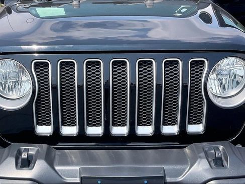Used 2018 Jeep Wrangler Unlimited Sahara AWD/4WD image 29