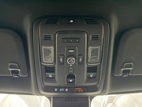 Used 2024 GMC Yukon XL Denali w/ Advanced Technology Package AWD/4WD image 17