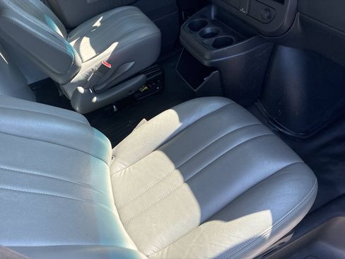 Used 2018 Chevrolet Express 2500 w/ Driver Convenience Package RWD image 14
