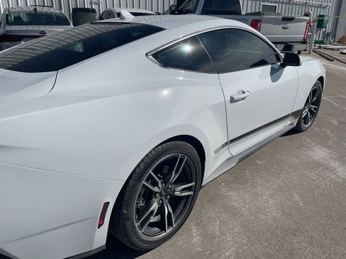 Used 2025 Ford Mustang Coupe image 4