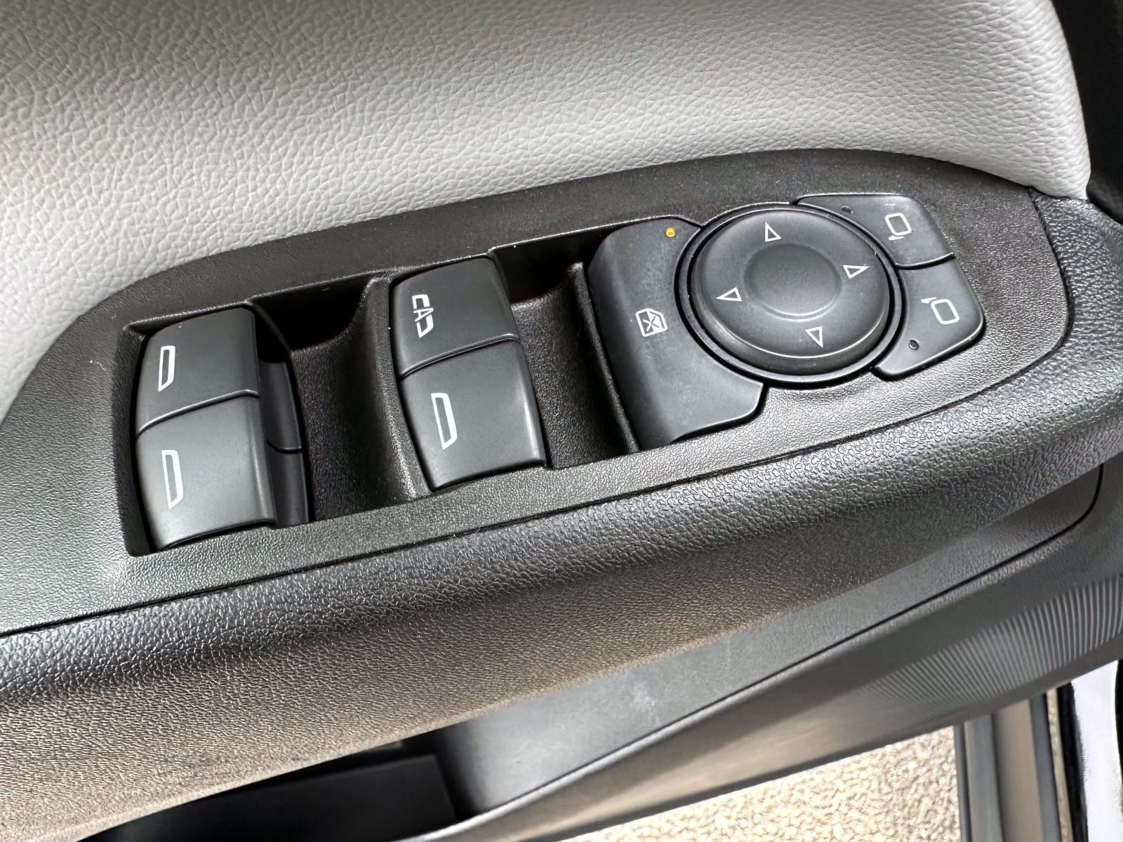 Used 2023 Chevrolet Equinox LS w/ LS Convenience Package AWD/4WD image 9