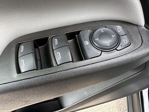 Used 2023 Chevrolet Equinox LS w/ LS Convenience Package AWD/4WD image 9