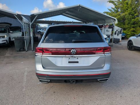 Certified 2024 Volkswagen Atlas SE FWD image 4