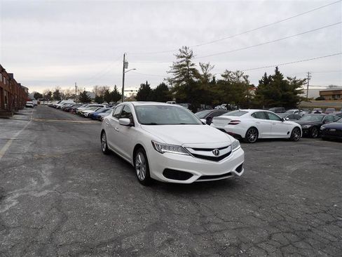 Used 2018 Acura ILX image 2