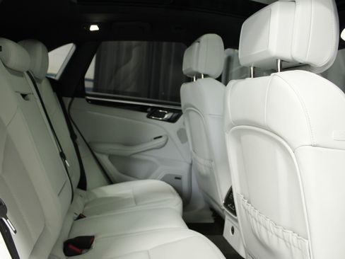 New 2026 Porsche Macan image 43