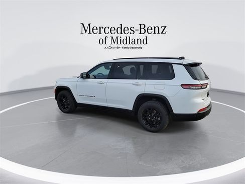 Used 2024 Jeep Grand Cherokee L Laredo image 6