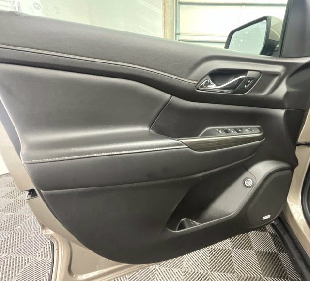 Used 2023 GMC Acadia SLT AWD/4WD image 9