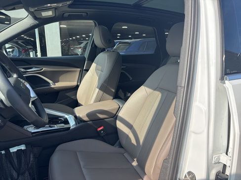 Used 2025 Audi Q5 Premium w/ Convenience Package image 13