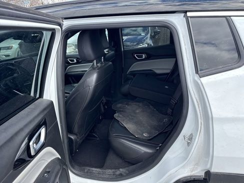 Used 2023 Jeep Compass Limited image 13