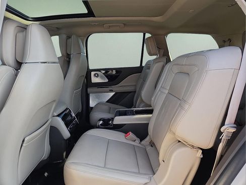 Used 2023 Lincoln Aviator Reserve w/ Equipment Group 201A image 11