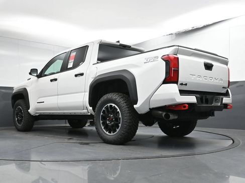 Used 2025 Toyota Tacoma TRD Off-Road AWD/4WD image 32