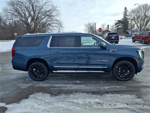 New 2026 GMC Yukon XL Elevation image 2