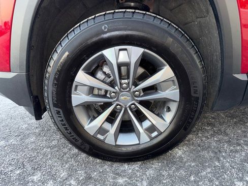 Used 2025 Chevrolet Equinox LT w/ Safety and Technology Package image 12