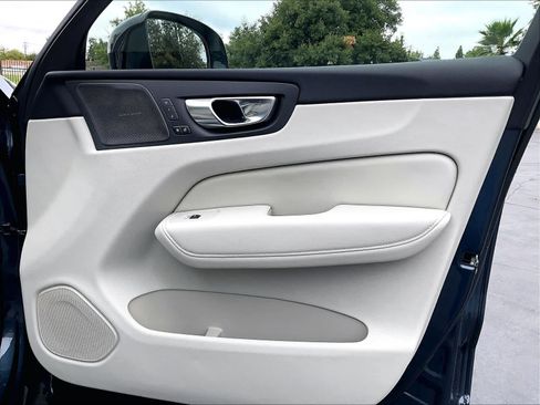New 2026 Volvo XC60 T8 Ultra w/ Protection Package Premier AWD/4WD image 30